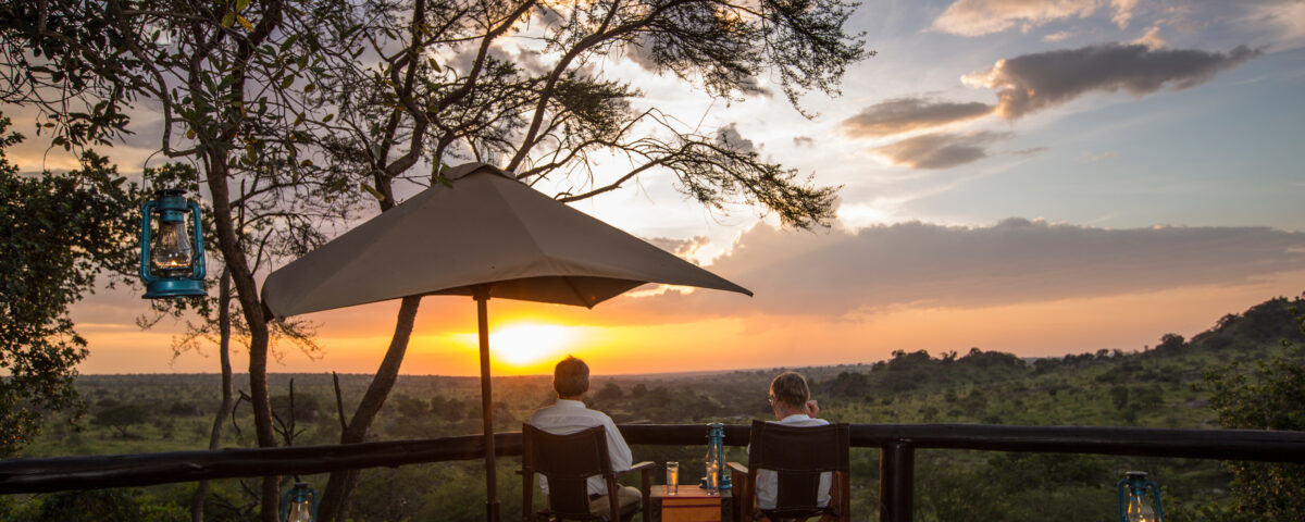 What Type of Accommodation is Best for Travelers Seeking Luxury Migration Safaris with Front-Row River Crossing Views?