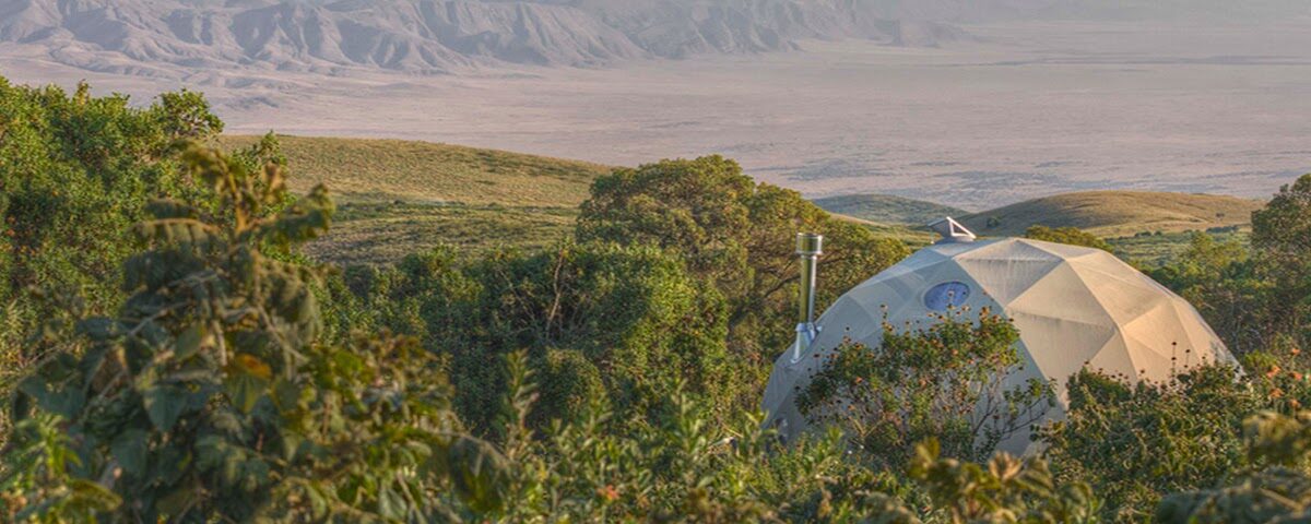 How Do the Dome-Shaped Suites at The Highlands Maintain Temperature Control in the Crater Highlands?