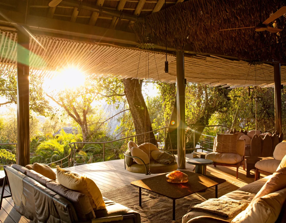 What unique architectural style sets The Highlands apart from traditional canvas safari camps?